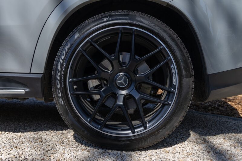 Jantes en alliage noir mat – AMG – GLE AMG – 2019 – Noir Profond – 22 900 km – 252 ch – 4 cyclindres turbo – Transmission : Automatique – Origine France – Privaty Cars – Véhicules de sport et de luxe d’occasion proche de Bordeaux