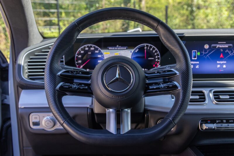 Volant – AMG – GLE AMG – 2019 – Noir Profond – 22 900 km – 252 ch – 4 cyclindres turbo – Transmission : Automatique – Origine France – Privaty Cars – Courtage automobile pour véhicules exclusifs près de Poitiers