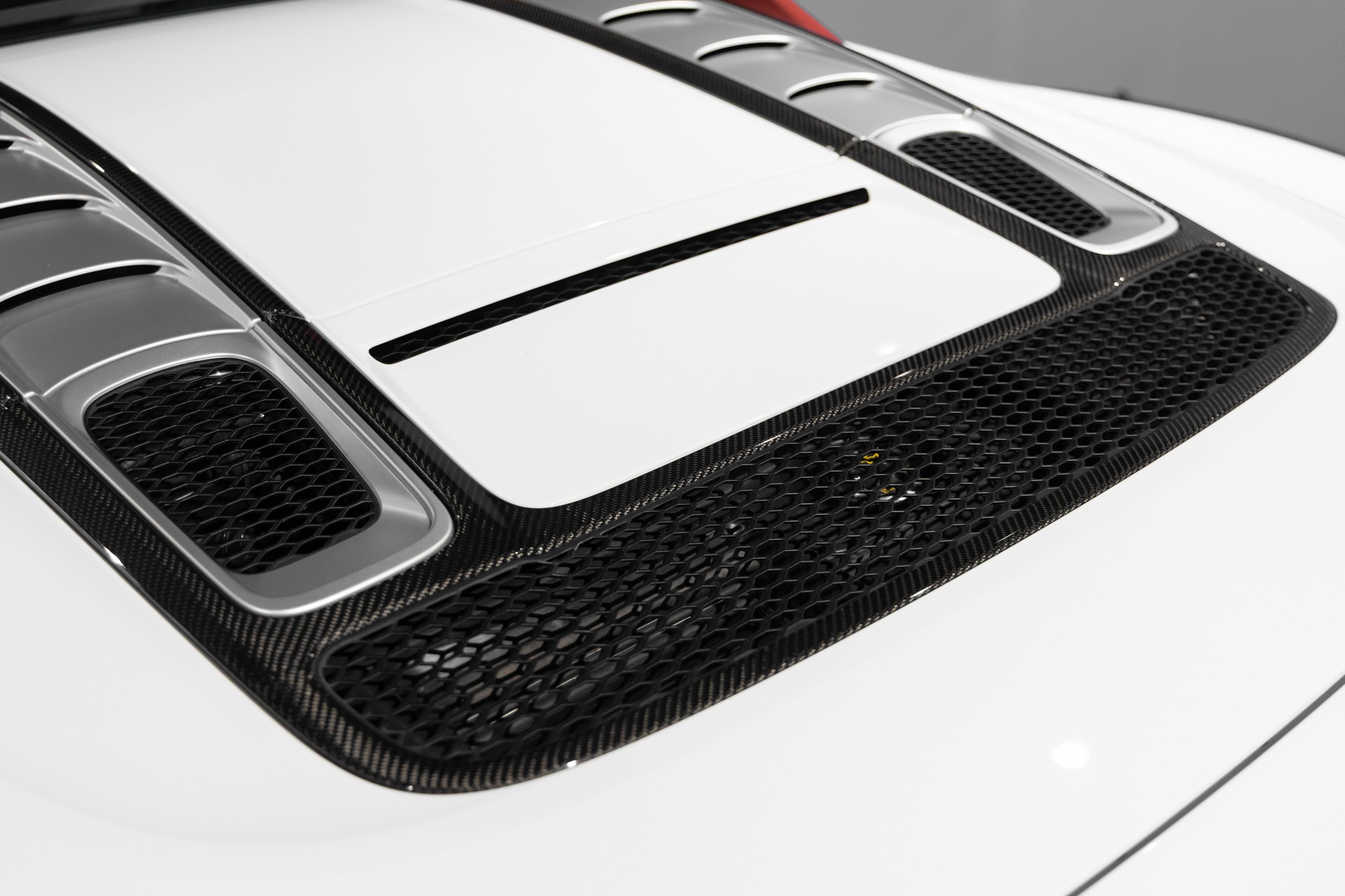 Moteur – AUDI – R8 Spyder V10 Plus – 2017 – Blanc Ibis – 34 900 km – 610 ch – V10 Atmo – Transmission : Sequentielle – Origine France – Privaty Cars – Showroom de voitures de sport haut de gamme près de Poitiers