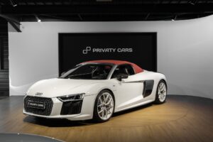 À vendre – AUDI – R8 Spyder V10 Plus – 2017 – Blanc Ibis – 34 900 km – 610 ch – V10 Atmo – Transmission : Sequentielle – Photo principale – Origine France – Privaty Cars – Rachat de Porsche et Ferrari d’occasion en Nouvelle-Aquitaine
