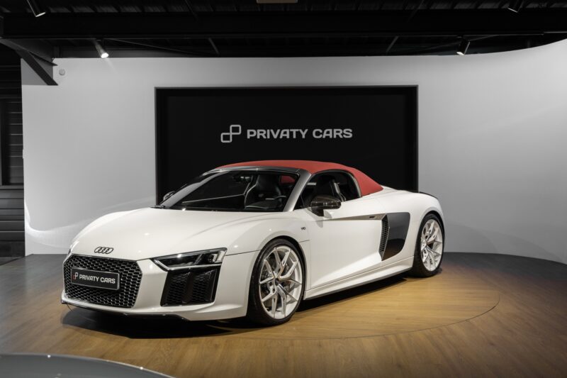 À vendre – AUDI – R8 Spyder V10 Plus – 2017 – Blanc Ibis – 34 900 km – 610 ch – V10 Atmo – Transmission : Sequentielle – Photo principale – Origine France – Privaty Cars – Rachat de Porsche et Ferrari d’occasion en Nouvelle-Aquitaine