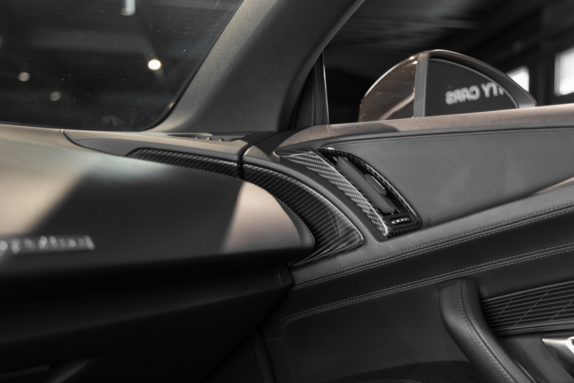 Tableau de bord – AUDI – R8 Spyder V10 Plus – 2017 – Blanc Ibis – 34 900 km – 610 ch – V10 Atmo – Transmission : Sequentielle – Origine France – Privaty Cars – Courtage automobile AUDI à 2 heures de Paris en TGV