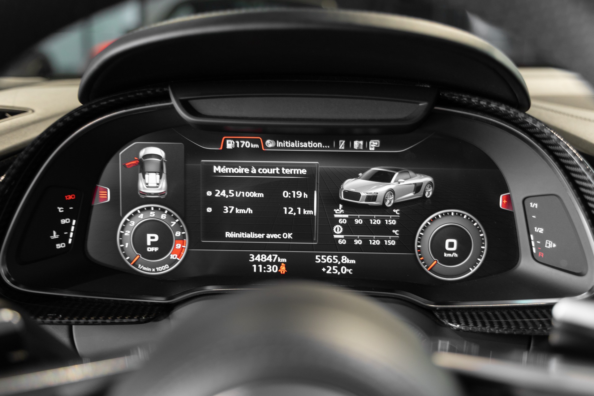Tableau de bord numérique avec affichage – AUDI – R8 Spyder V10 Plus – 2017 – Blanc Ibis – 34 900 km – 610 ch – V10 Atmo – Transmission : Sequentielle – Origine France – Privaty Cars – Reprise cash de voitures de luxe sans obligation d’achat proche de Bordeaux