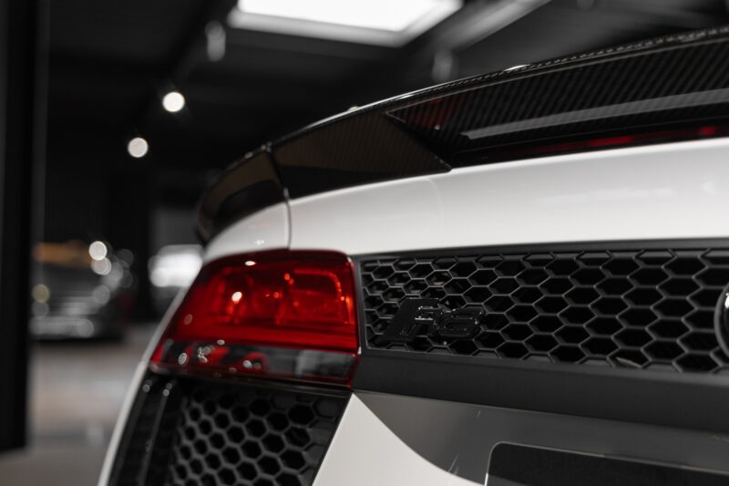 Carrosserie – AUDI – R8 Spyder V10 Plus – 2017 – Glacier White Pearl – 34 900 km – 610 ch – V10 Atmo – Transmission : Sequentielle – Origine France – Privaty Cars – Achat et vente de voitures de sport d’occasion dans l’Ouest de la France