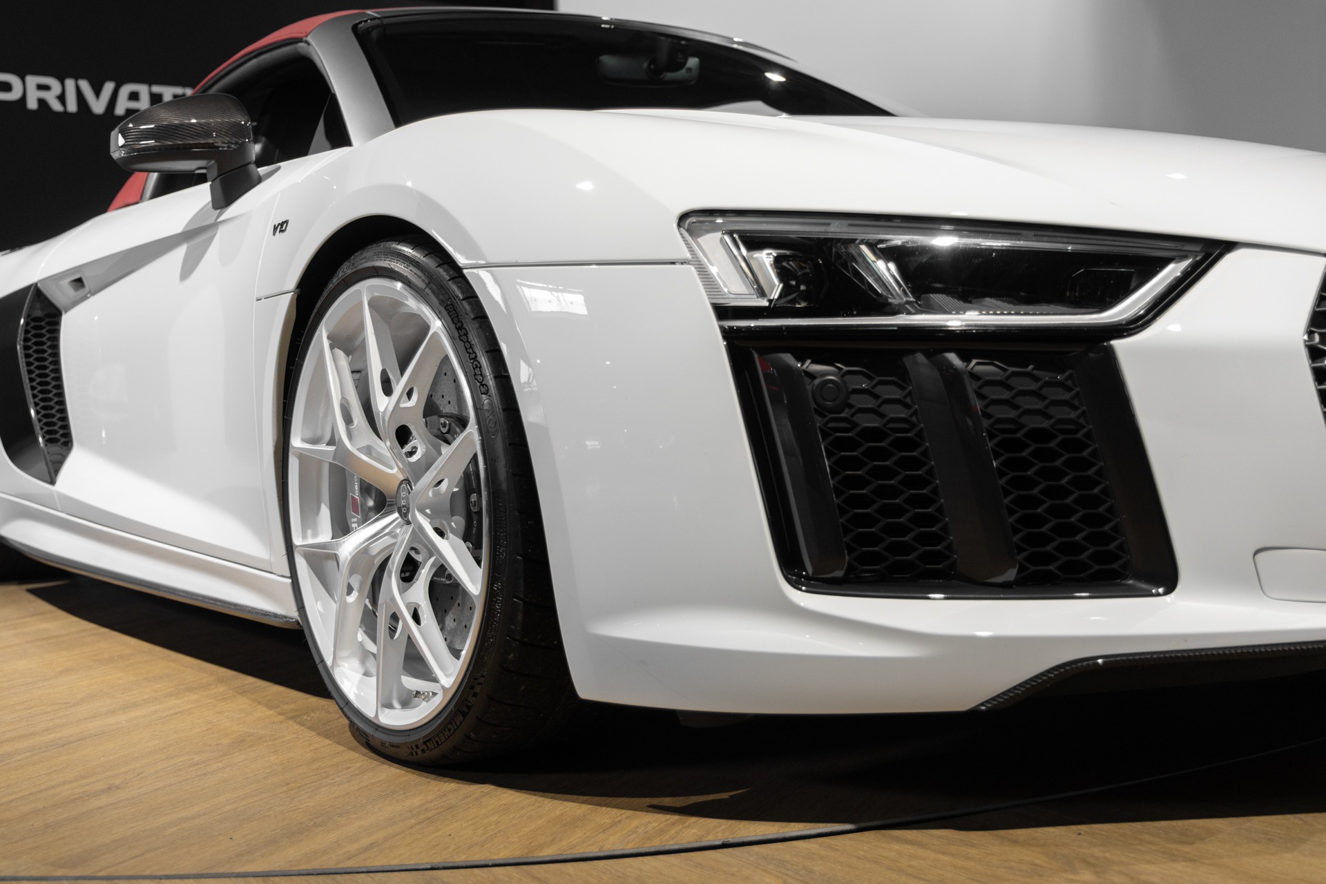 Carrosserie – AUDI – R8 Spyder V10 Plus – 2017 – Glacier White Pearl – 34 900 km – 610 ch – V10 Atmo – Transmission : Sequentielle – Origine France – Privaty Cars – Vente de voitures de sport d’occasion dans l’Ouest de la France