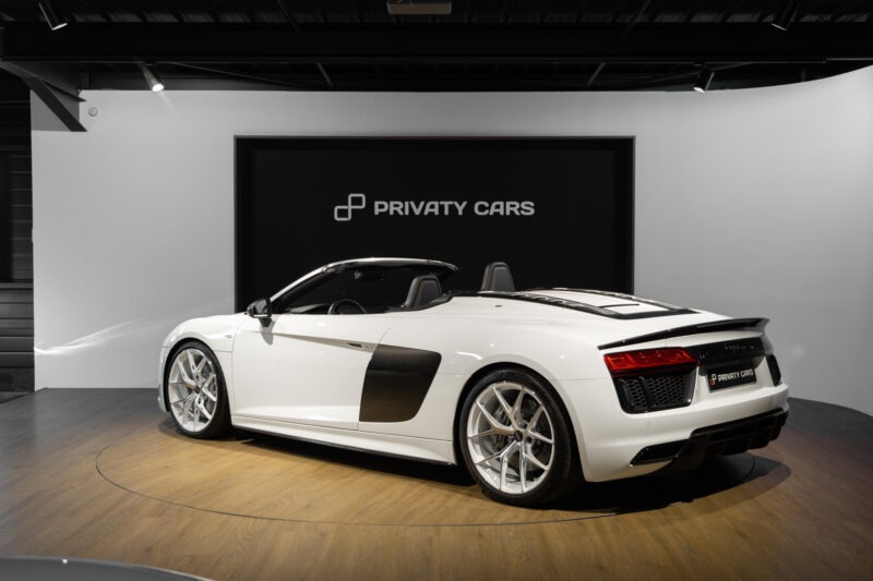 Extérieur – AUDI – R8 Spyder V10 Plus – 2017 – Glacier White Pearl – 34 900 km – 610 ch – V10 Atmo – Transmission : Sequentielle – Origine France – Privaty Cars – Achat et vente de voitures de luxe d’occasion entre Bordeaux et Nantes