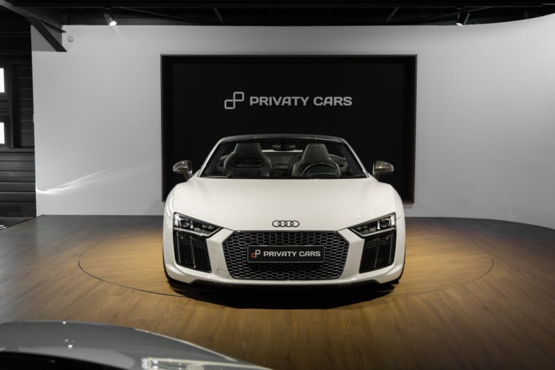 Extérieur – AUDI – R8 Spyder V10 Plus – 2017 – Glacier White Pearl – 34 900 km – 610 ch – V10 Atmo – Transmission : Sequentielle – Origine France – Privaty Cars – Rachat de Porsche et Ferrari d’occasion près de Poitiers