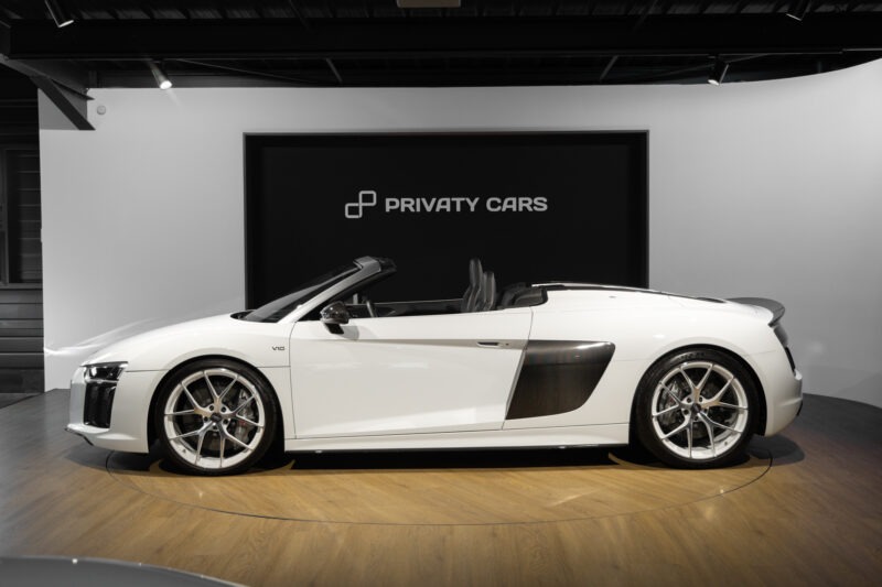 Extérieur – AUDI – R8 Spyder V10 Plus – 2017 – Glacier White Pearl – 34 900 km – 610 ch – V10 Atmo – Transmission : Sequentielle – Origine France – Privaty Cars – Courtage automobile AUDI près de Poitiers