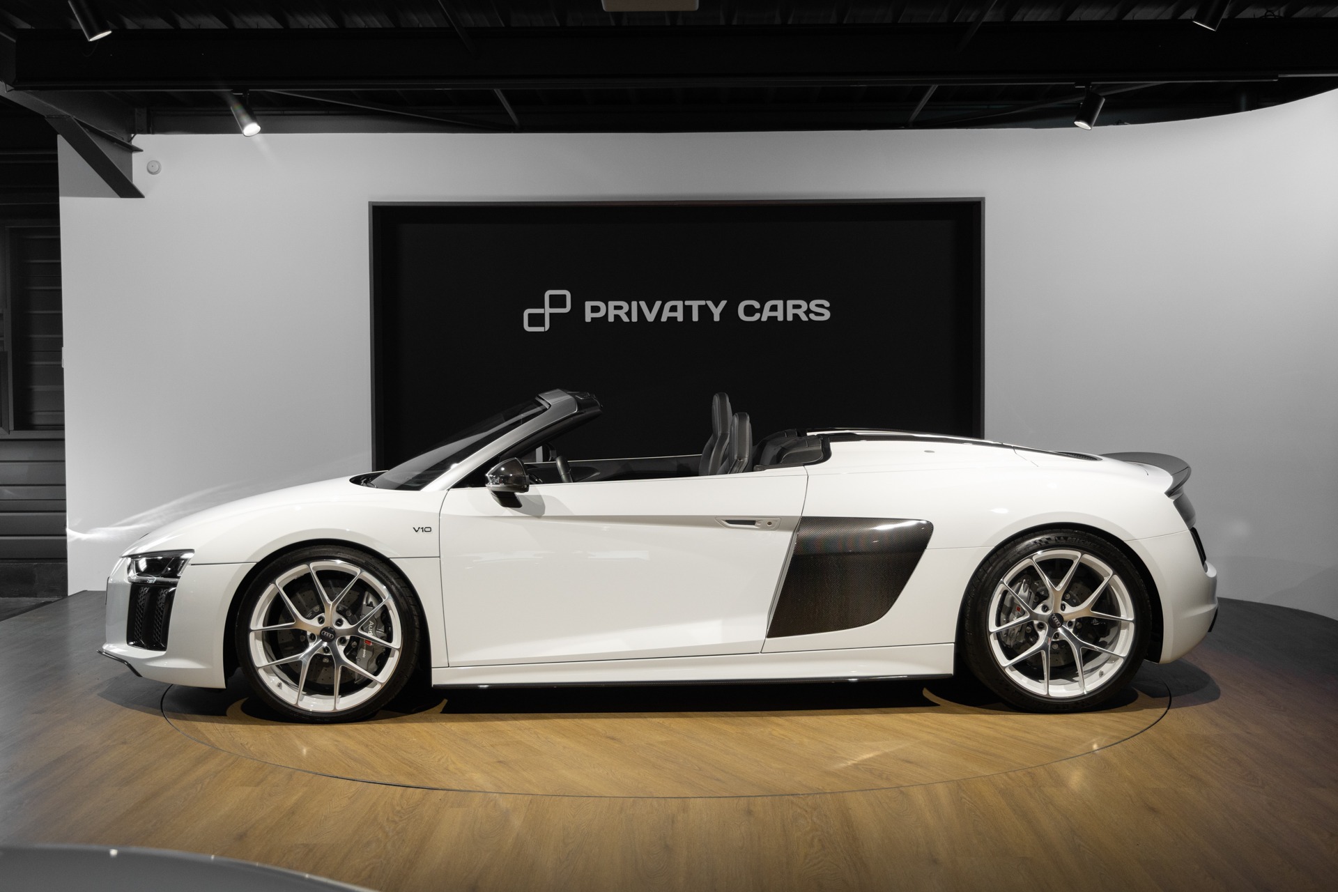 Extérieur – AUDI – R8 Spyder V10 Plus – 2017 – Glacier White Pearl – 34 900 km – 610 ch – V10 Atmo – Transmission : Sequentielle – Origine France – Privaty Cars – Courtage automobile AUDI près de Poitiers