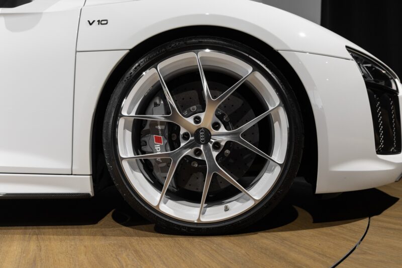 Jantes – AUDI – R8 Spyder V10 Plus – 2017 – Glacier White Pearl – 34 900 km – 610 ch – V10 Atmo – Transmission : Sequentielle – Origine France – Privaty Cars – Conciergerie automobile pour véhicules de sport près de Poitiers