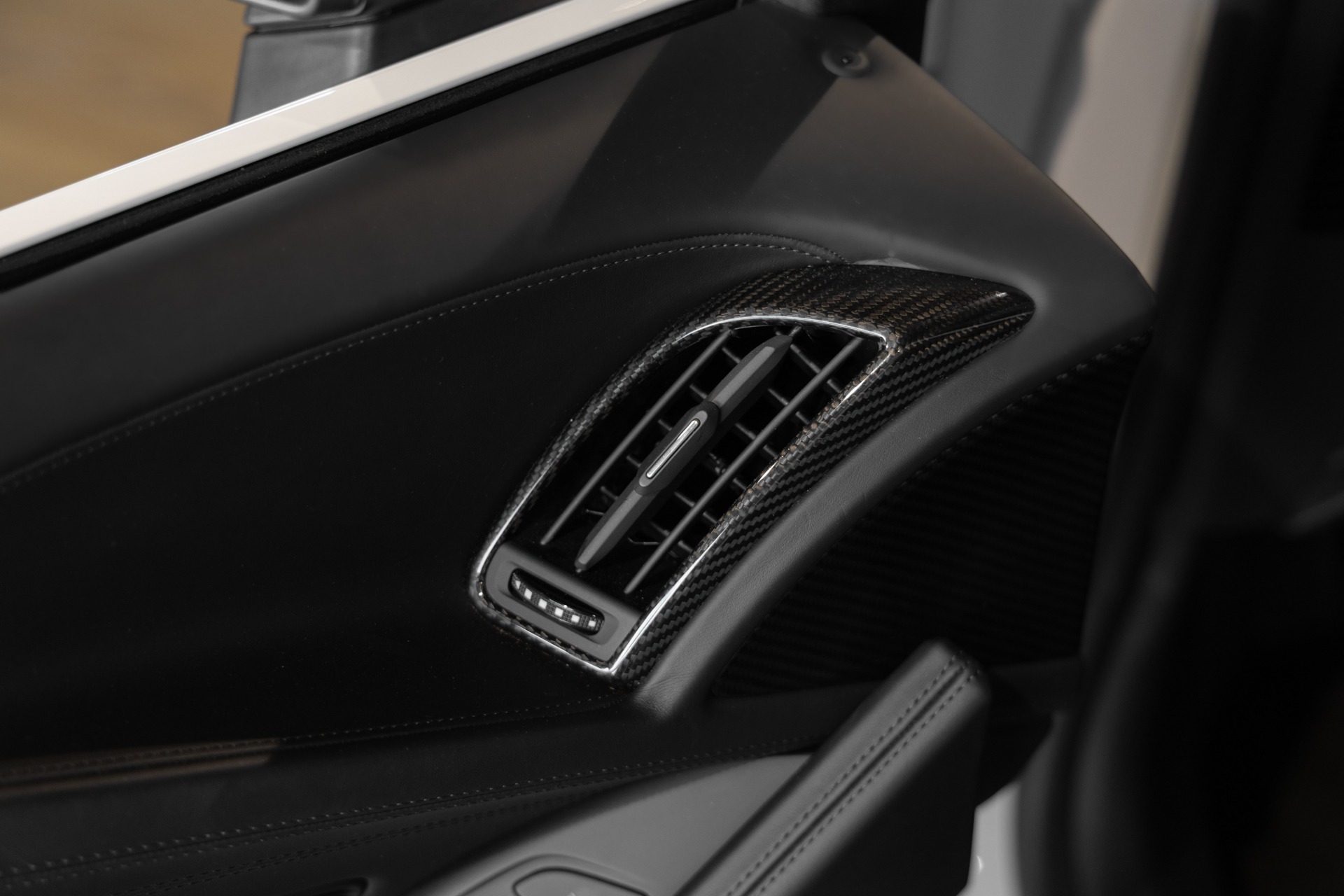 Tableau de bord – AUDI – R8 Spyder V10 Plus – 2017 – Glacier White Pearl – 34 900 km – 610 ch – V10 Atmo – Transmission : Sequentielle – Origine France – Privaty Cars – Rachat express de supercars et hypercars à La Rochelle