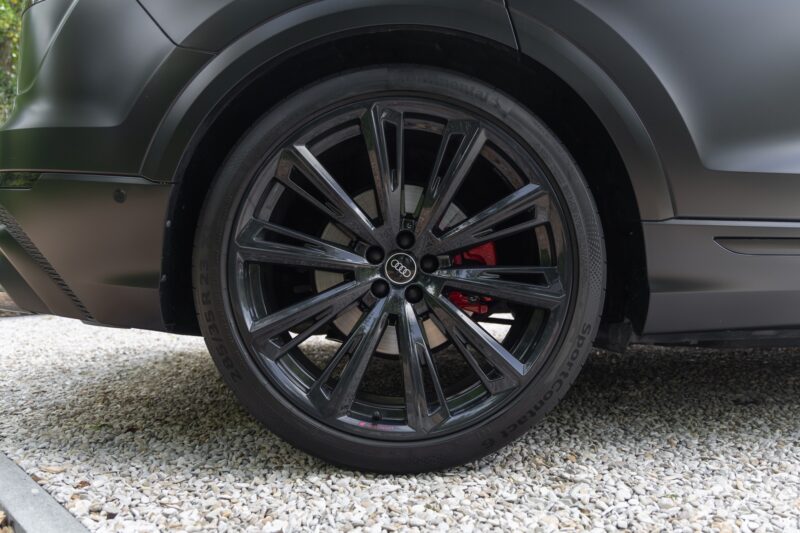 Jantes – AUDI – SQ8 – 2021 – Noir Mythic Mat – 48 900 km – 507 ch – V8 TFSI – Transmission : Automatique – Origine France – Privaty Cars – Service de courtage et recherche automobile premium à La Rochelle