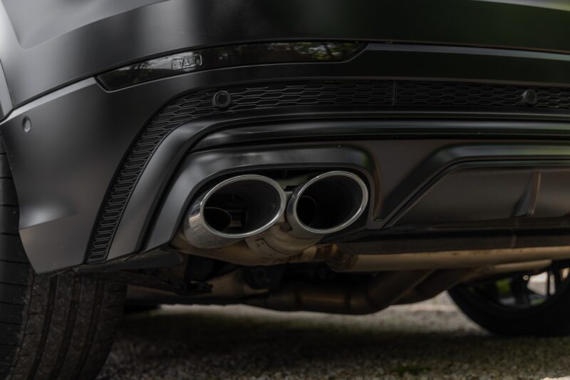 Double sortie d'échappement chromée – AUDI – SQ8 – 2021 – Noir Mythic Mat – 48 900 km – 507 ch – V8 TFSI – Transmission : Automatique – Origine France – Privaty Cars – Chasseur de voitures de sport sur mesure proche de Bordeaux