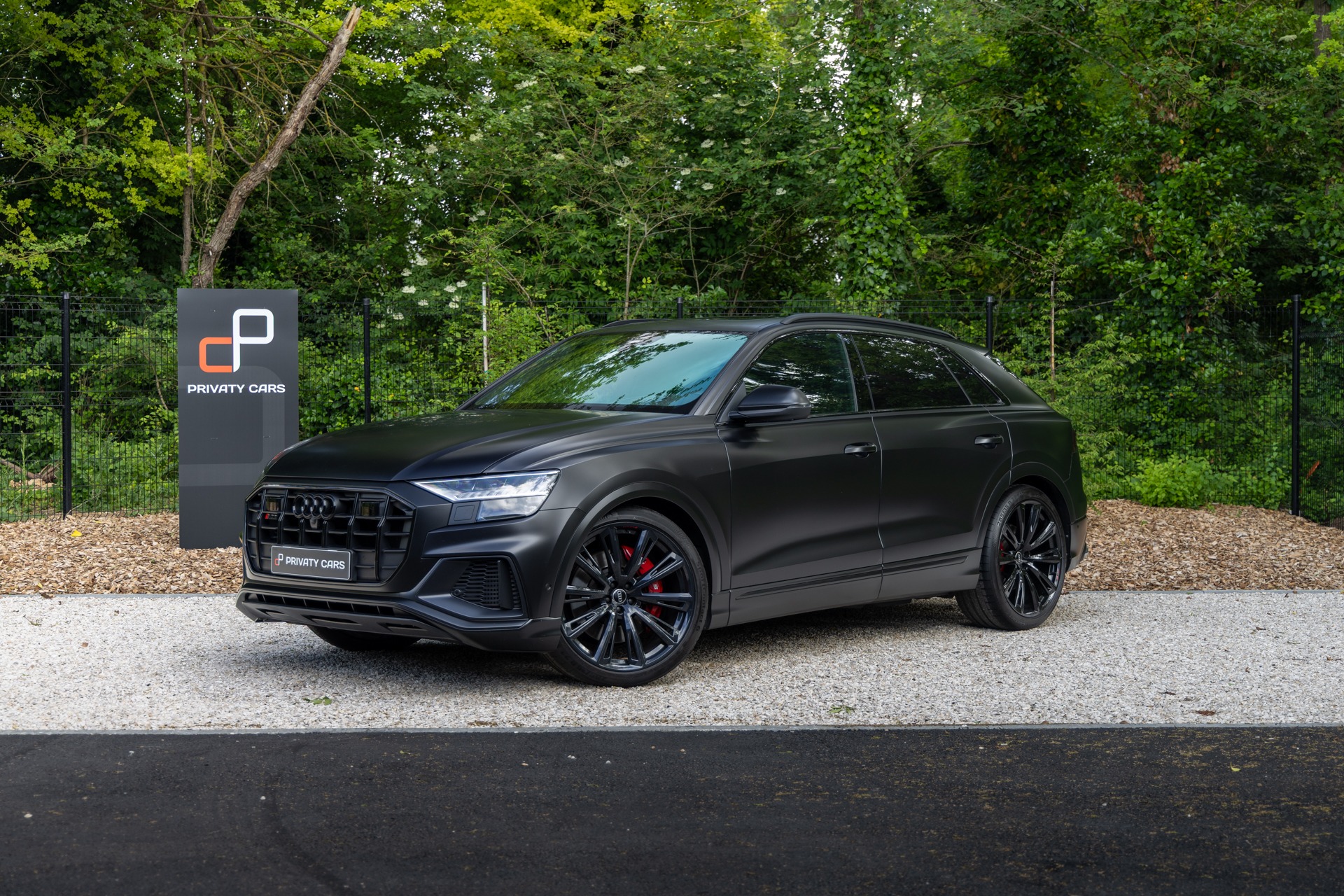 À vendre – AUDI – SQ8 – 2021 – Noir Mythic Mat – 48 900 km – 507 ch – V8 TFSI – Transmission : Automatique – Photo principale – Origine France – Privaty Cars – Rachat immédiat de véhicules de prestige proche de Nantes