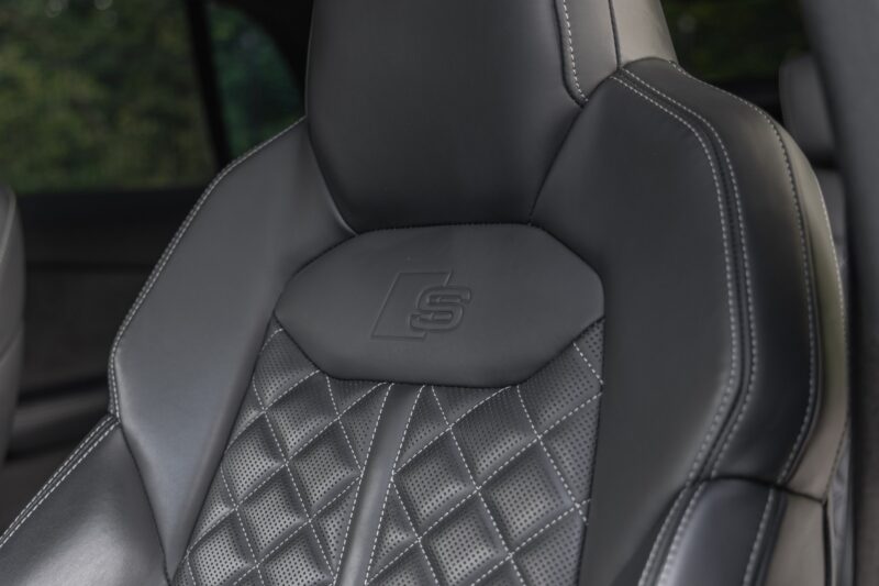 Sièges baquets en cuir – AUDI – SQ8 – 2021 – Noir Mythic Mat – 48 900 km – 507 ch – V8 TFSI – Transmission : Automatique – Origine France – Privaty Cars – Rachat cash de voitures de sport d’occasion en Nouvelle-Aquitaine