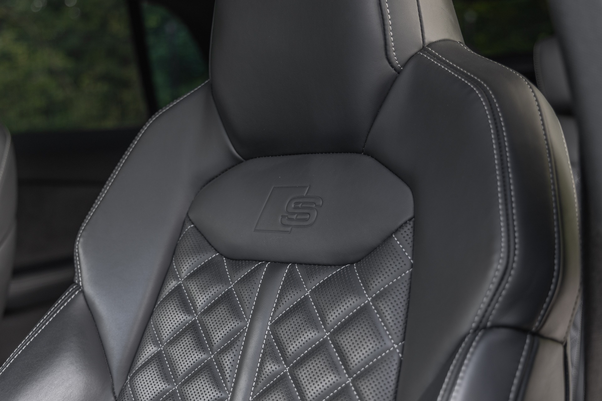 Sièges baquets en cuir – AUDI – SQ8 – 2021 – Noir Mythic Mat – 48 900 km – 507 ch – V8 TFSI – Transmission : Automatique – Origine France – Privaty Cars – Rachat cash de voitures de sport d’occasion en Nouvelle-Aquitaine