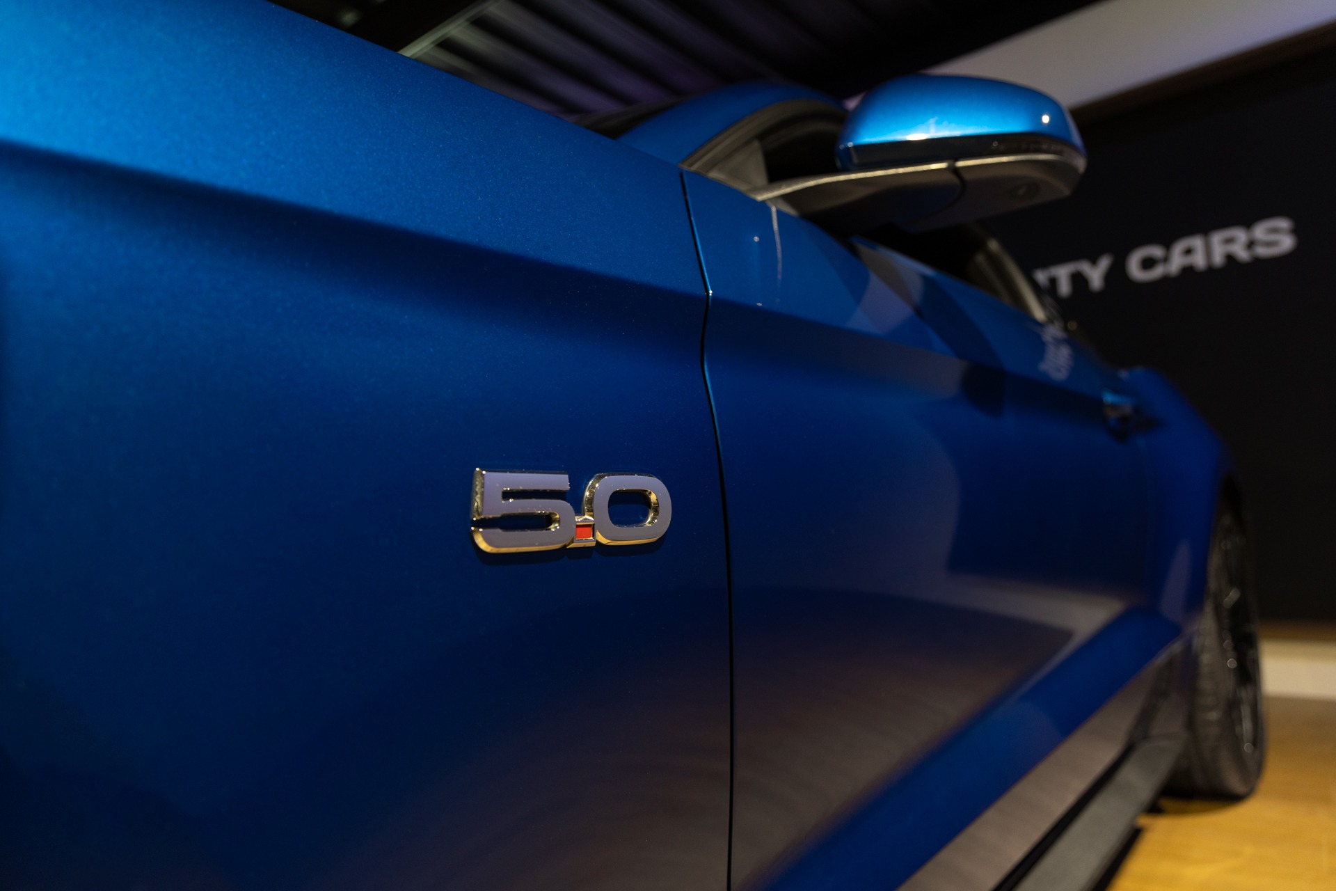 Carrosserie – FORD – Mustang Fastback – 2018 – Bleu Lightning – 37 900 km – 421 ch – V8 atmo – Transmission : Séquentielle – Origine France – Privaty Cars – Showroom de voitures de sport haut de gamme proche de Nantes