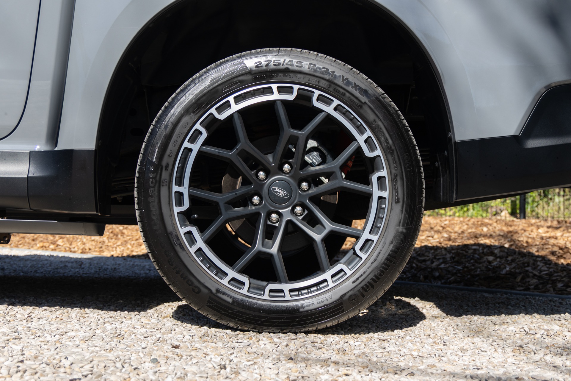 Jantes en alliage noir et argent – FORD – Ranger MS-RT – 2019 – Noir Profond – 22 900 km – 252 ch – 4 cyclindres turbo – Transmission : Automatique – Origine France – Privaty Cars – Vente de voitures de prestige d’occasion en Nouvelle-Aquitaine