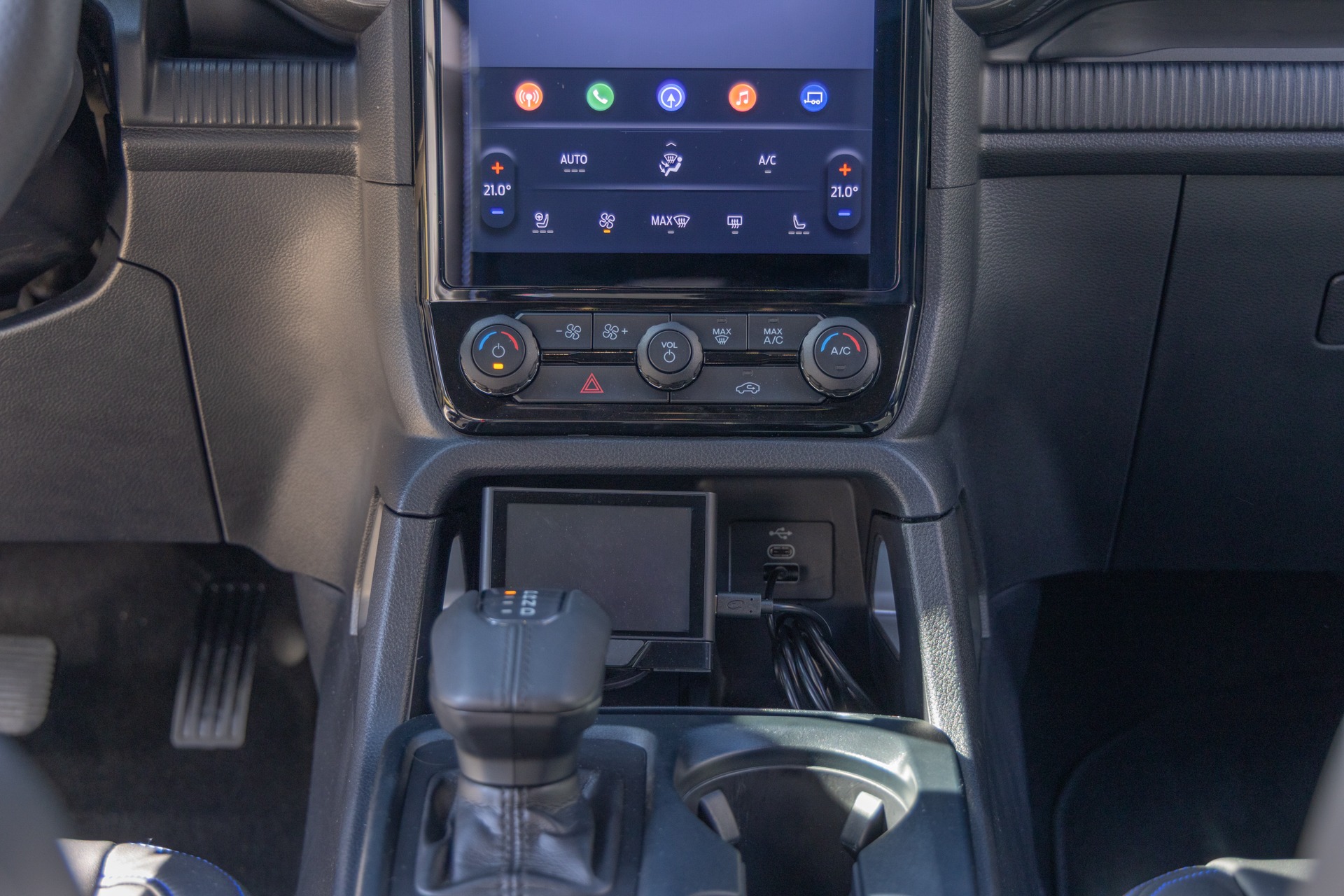 Console centrale avec écran tactile – FORD – Ranger MS-RT – 2019 – Noir Profond – 22 900 km – 252 ch – 4 cyclindres turbo – Transmission : Automatique – Origine France – Privaty Cars – Dépôt-vente sécurisé de véhicules de prestige dans l’Ouest de la France