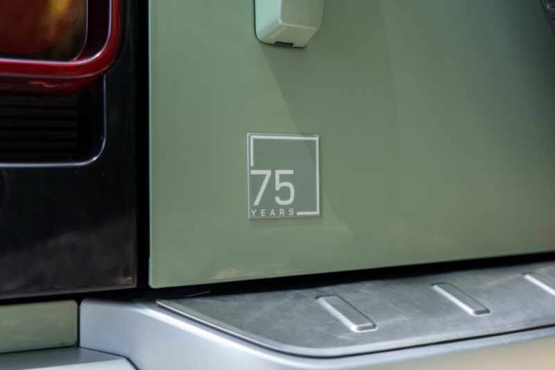 Carrosserie – LAND ROVER – Defender 110 P400e – 2023 – Grasmere Green métallisé – 81 900 km – 400 ch – 6 cylindres en ligne – Transmission : Automatique – Origine France – Privaty Cars – Chasseur de voitures de sport sur mesure dans l’Ouest de la France