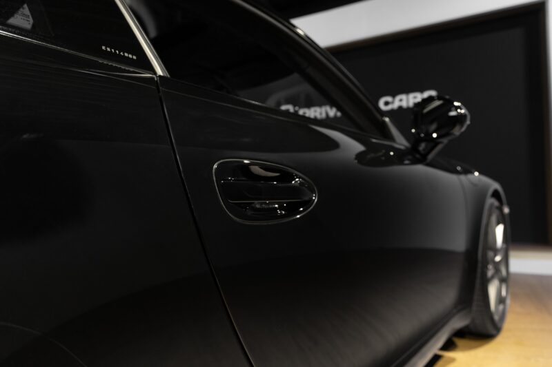 Poignée de porte avec aérations intégrées – PORSCHE – 911 991 CARRERA S – 2015 – Noir – 97 900 km – 400 ch – Flat 6 Atmo – Transmission : Sequentielle – Origine France – Privaty Cars – Mandat de vente pour automobiles de luxe en Charente-Maritime