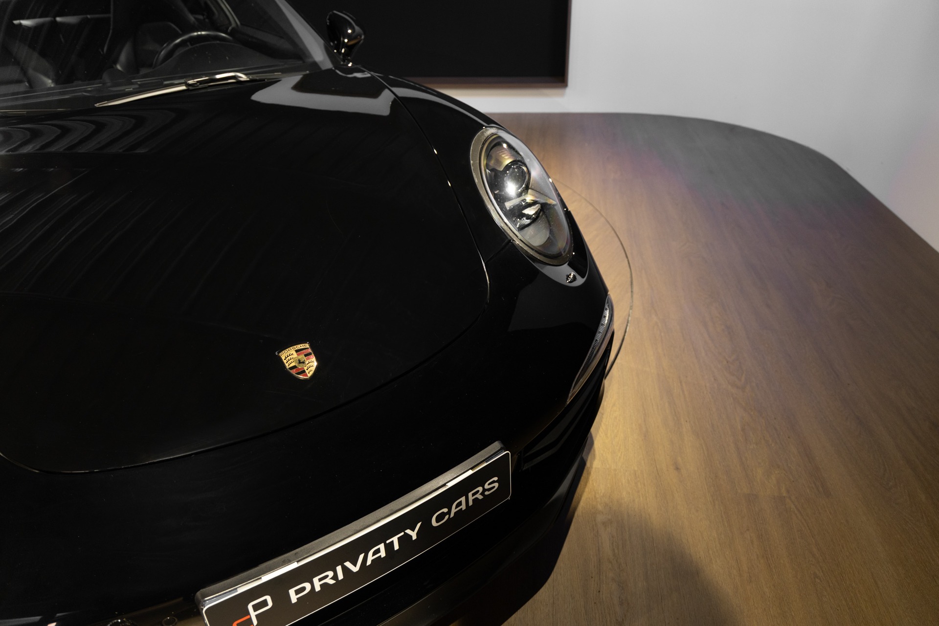 Phares ronds avec éclairage LED – PORSCHE – 911 991 CARRERA S – 2015 – Noir – 97 900 km – 400 ch – Flat 6 Atmo – Transmission : Sequentielle – Origine France – Privaty Cars – Intermédiaire de confiance vente voiture sport proche de Bordeaux