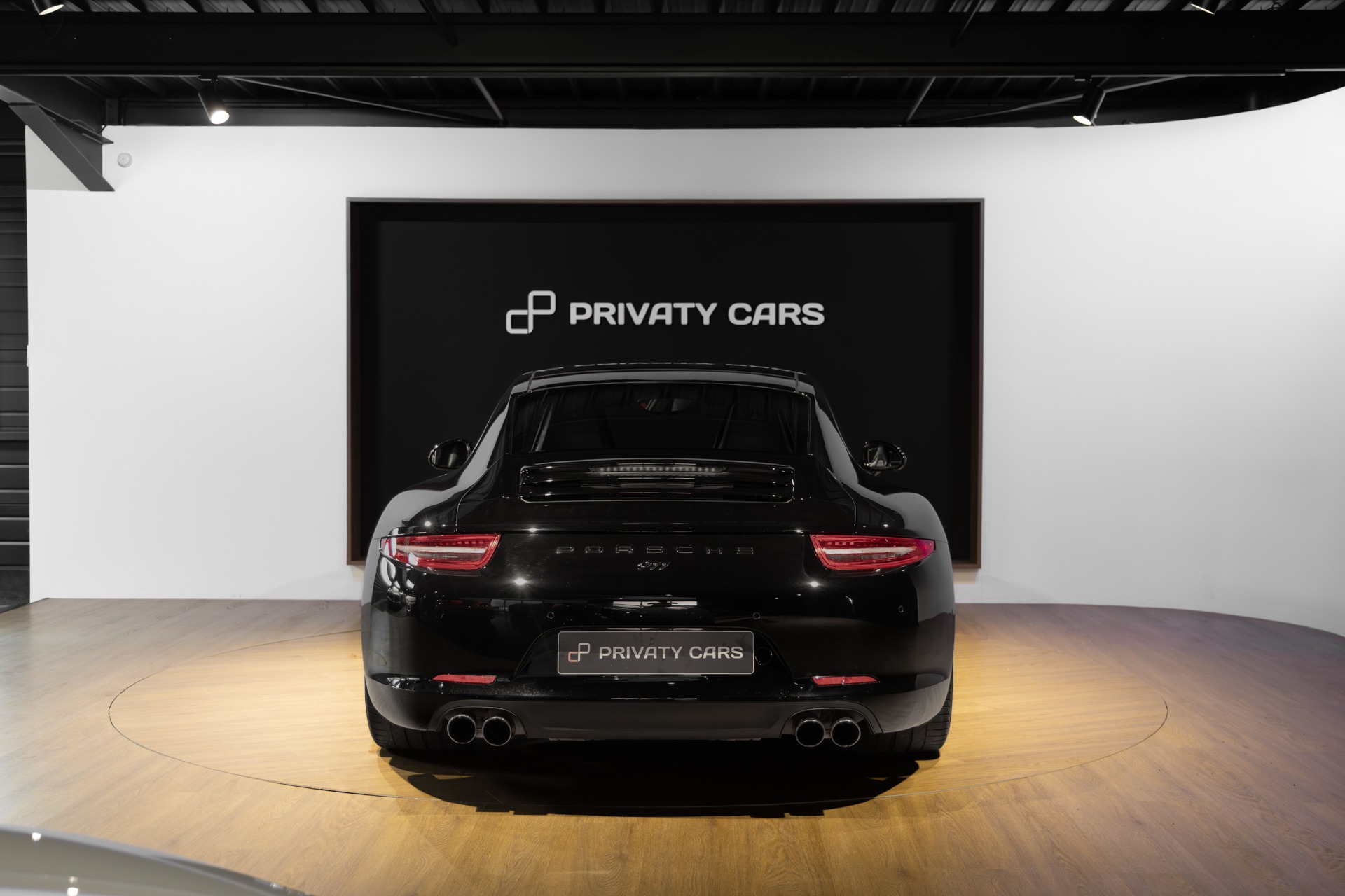 Vue arrière avec double échappement – PORSCHE – 911 991 CARRERA S – 2015 – Noir – 97 900 km – 400 ch – Flat 6 Atmo – Transmission : Sequentielle – Origine France – Privaty Cars – Expertise et vente de modèles Super Sport en Nouvelle-Aquitaine