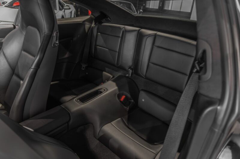 Sièges arrière en cuir – PORSCHE – 911 991 CARRERA S – 2015 – Noir – 97 900 km – 400 ch – Flat 6 Atmo – Transmission : Sequentielle – Origine France – Privaty Cars – Achat et vente de voitures de sport d’occasion à La Rochelle