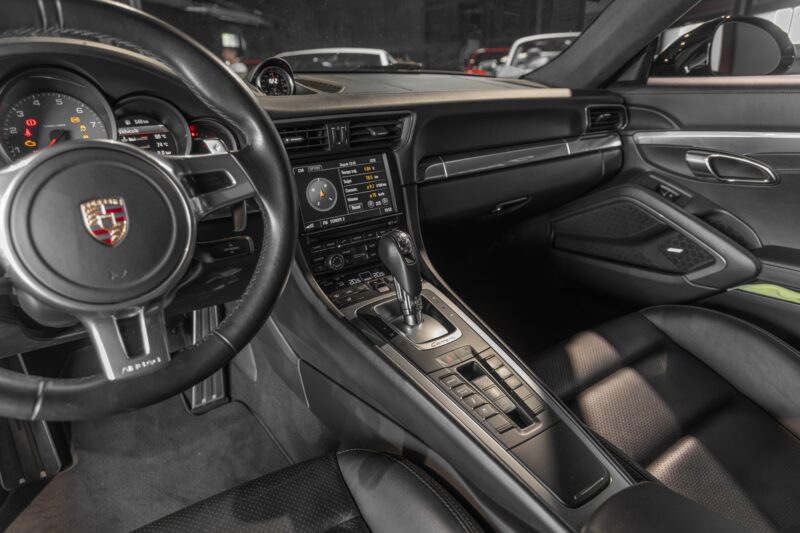 Tableau de bord – PORSCHE – 911 991 CARRERA S – 2015 – Noir – 97 900 km – 400 ch – Flat 6 Atmo – Transmission : Sequentielle – Origine France – Privaty Cars – Rachat immédiat de véhicules de prestige proche de Bordeaux