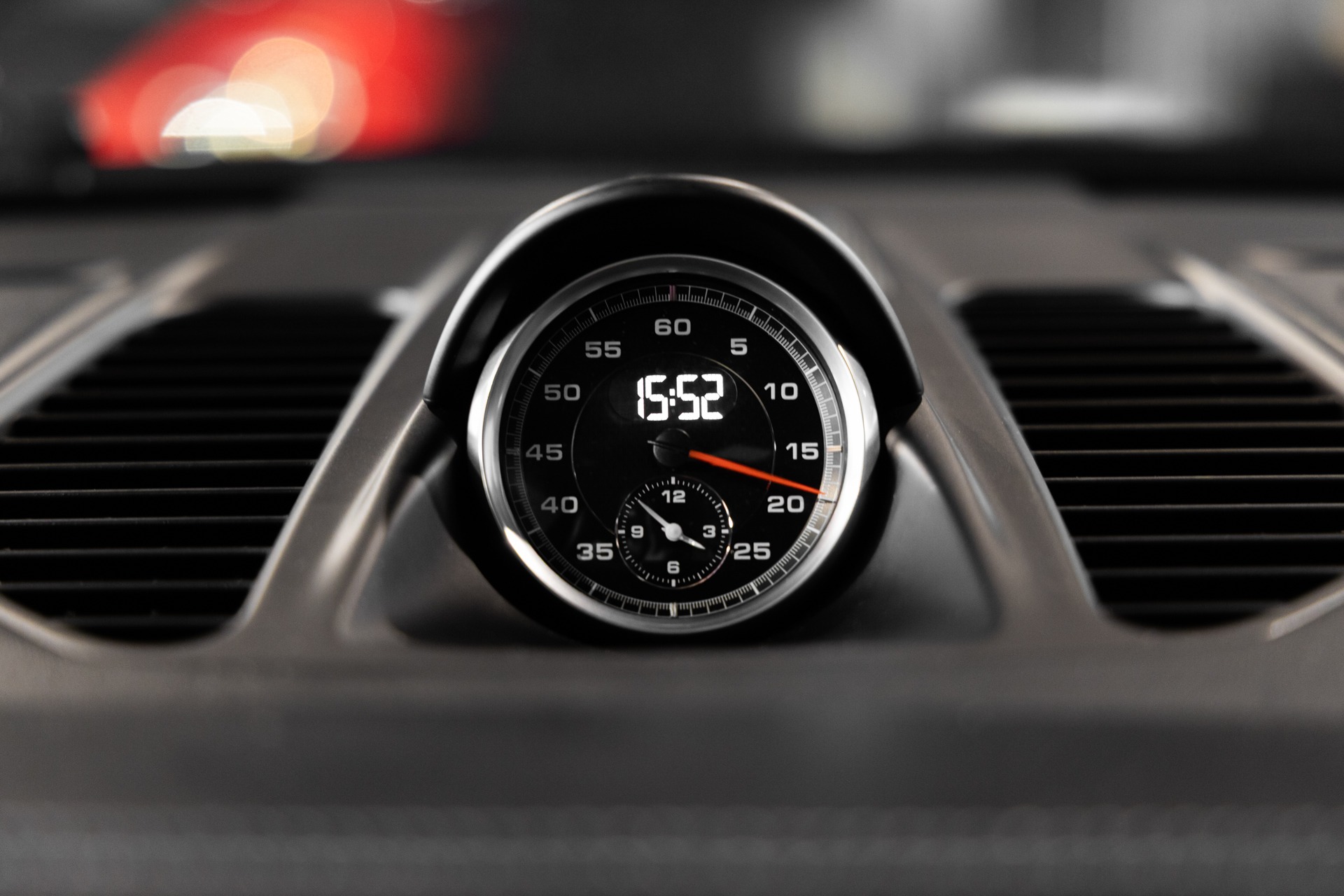 Compteur de vitesse central – PORSCHE – 911 991 CARRERA S – 2015 – Noir – 97 900 km – 400 ch – Flat 6 Atmo – Transmission : Sequentielle – Origine France – Privaty Cars – Courtage automobile pour véhicules exclusifs proche de Nantes
