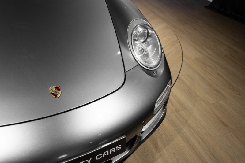 Carrosserie – PORSCHE – 911 997 CARRERA 4 – 2008 – Gris Météor – 130 900 km – 345 ch – Flat 6 Atmo – Transmission : Sequentielle – Origine Belgique  – Privaty Cars – Spécialiste des voitures de sport d’occasion proche de Nantes