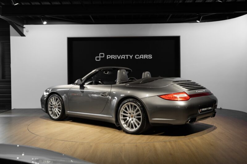 Extérieur – PORSCHE – 911 997 CARRERA 4 – 2008 – Gris Météor – 130 900 km – 345 ch – Flat 6 Atmo – Transmission : Sequentielle – Origine Belgique  – Privaty Cars – Intermédiaire de confiance vente voiture sport en Nouvelle-Aquitaine