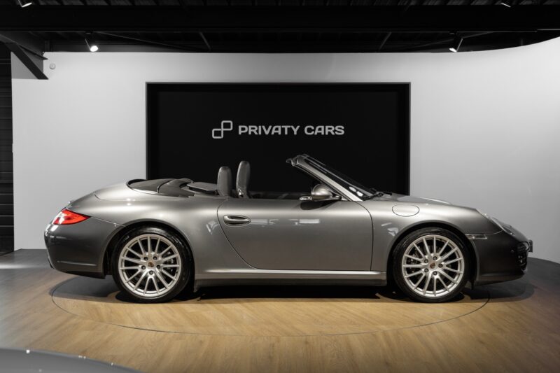 Extérieur – PORSCHE – 911 997 CARRERA 4 – 2008 – Gris Météor – 130 900 km – 345 ch – Flat 6 Atmo – Transmission : Sequentielle – Origine Belgique  – Privaty Cars – Vente de voitures de prestige d’occasion dans l’Ouest de la France