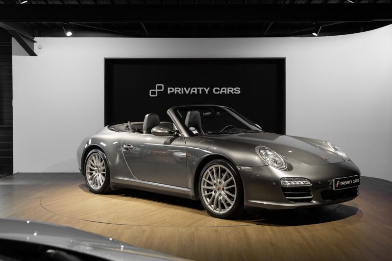 Extérieur – PORSCHE – 911 997 CARRERA 4 – 2008 – Gris Météor – 130 900 km – 345 ch – Flat 6 Atmo – Transmission : Sequentielle – Origine Belgique  – Privaty Cars – Spécialiste des sportives d’occasion en Charente-Maritime