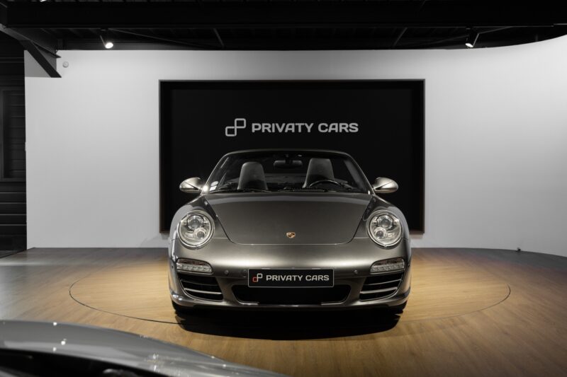 Extérieur – PORSCHE – 911 997 CARRERA 4 – 2008 – Gris Météor – 130 900 km – 345 ch – Flat 6 Atmo – Transmission : Sequentielle – Origine Belgique  – Privaty Cars – Négoce de véhicules GT et sportives d’exception près de Niort