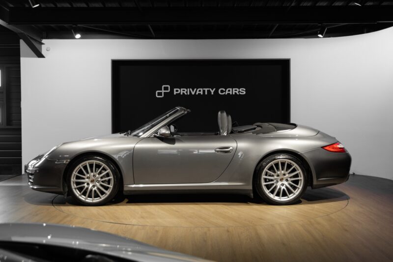 Extérieur – PORSCHE – 911 997 CARRERA 4 – 2008 – Gris Météor – 130 900 km – 345 ch – Flat 6 Atmo – Transmission : Sequentielle – Origine Belgique  – Privaty Cars – Showroom de voitures de sport haut de gamme proche de Bordeaux