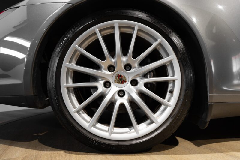 Jantes – PORSCHE – 911 997 CARRERA 4 – 2008 – Gris Météor – 130 900 km – 345 ch – Flat 6 Atmo – Transmission : Sequentielle – Origine Belgique  – Privaty Cars – Vente de véhicules d’investissement et de collection proche de Nantes