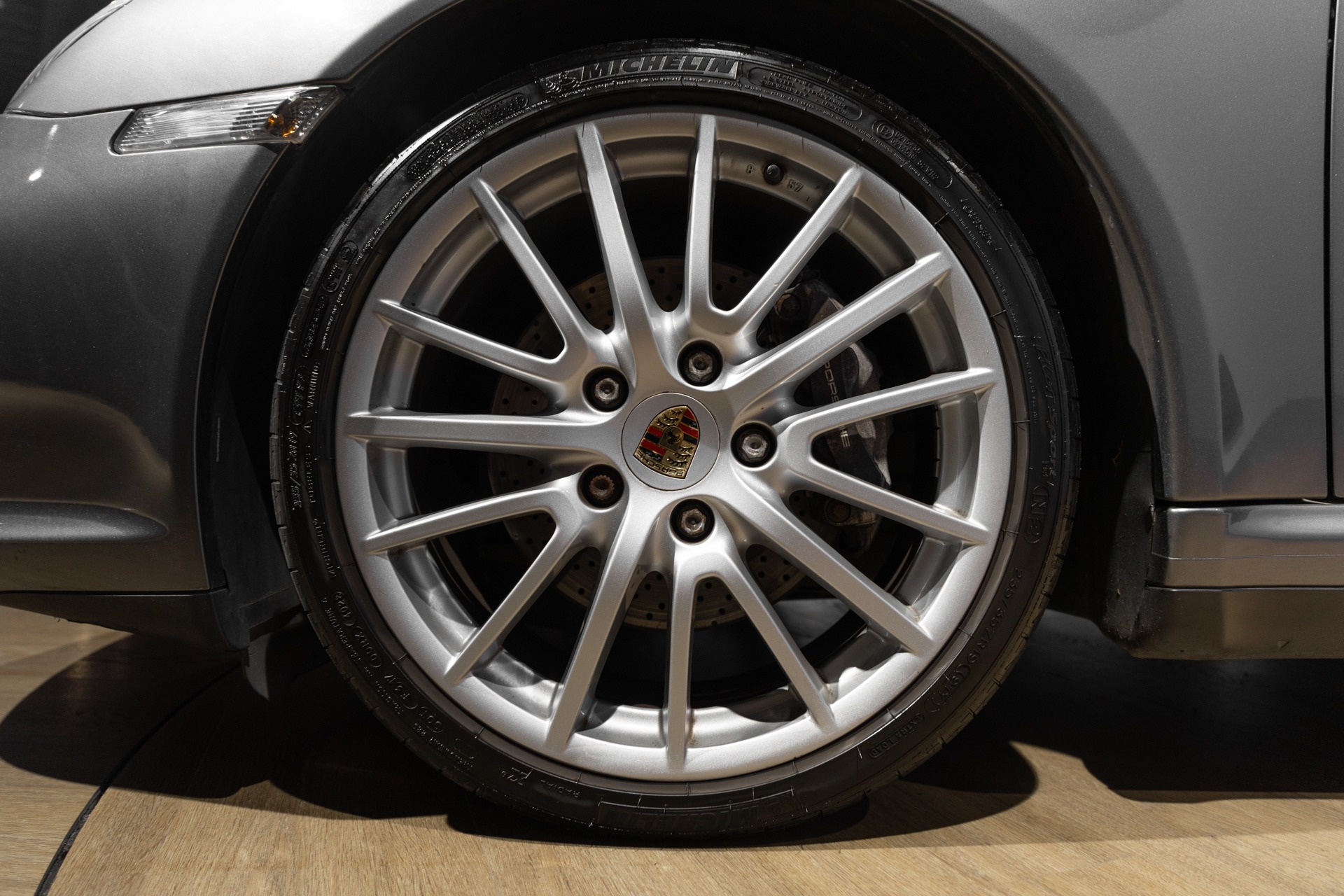 Jantes – PORSCHE – 911 997 CARRERA 4 – 2008 – Gris Météor – 130 900 km – 345 ch – Flat 6 Atmo – Transmission : Sequentielle – Origine Belgique  – Privaty Cars – Rachat immédiat de véhicules de prestige à 2 heures de Paris en TGV