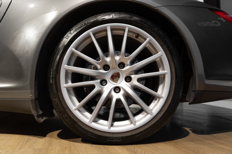Jantes – PORSCHE – 911 997 CARRERA 4 – 2008 – Gris Météor – 130 900 km – 345 ch – Flat 6 Atmo – Transmission : Sequentielle – Origine Belgique  – Privaty Cars – Estimation et rachat de véhicules haut de gamme en Nouvelle-Aquitaine