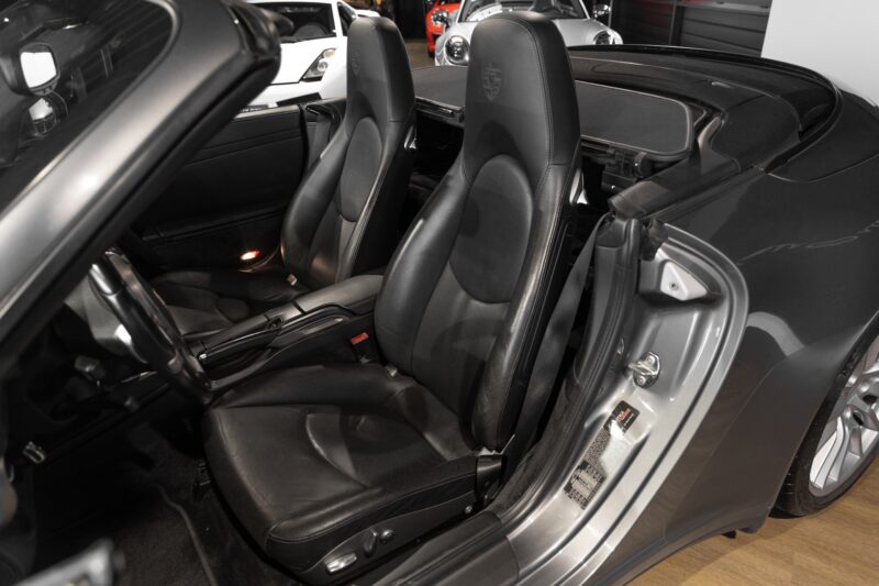 Sièges – PORSCHE – 911 997 CARRERA 4 – 2008 – Gris Météor – 130 900 km – 345 ch – Flat 6 Atmo – Transmission : Sequentielle – Origine Belgique  – Privaty Cars – Showroom de voitures de sport haut de gamme à 2 heures de Paris en TGV