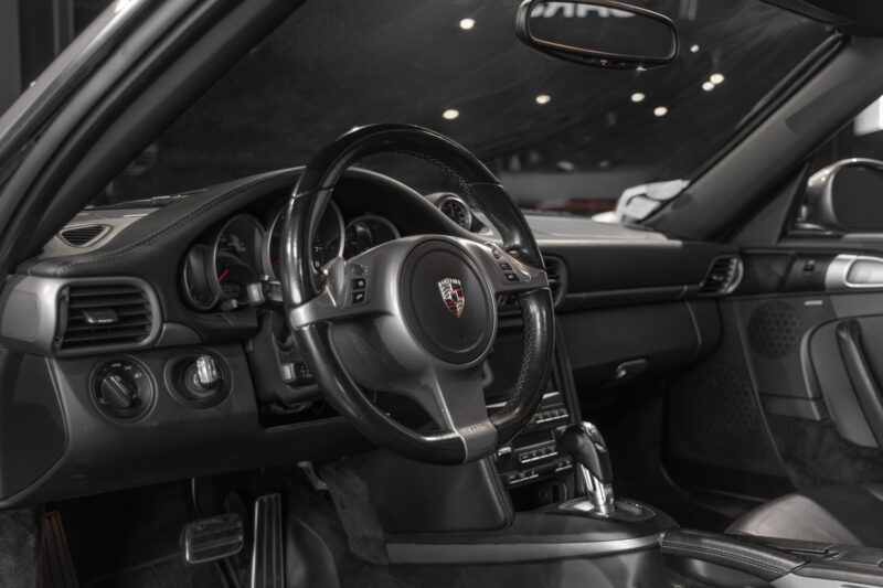 Tableau de bord – PORSCHE – 911 997 CARRERA 4 – 2008 – Gris Météor – 130 900 km – 345 ch – Flat 6 Atmo – Transmission : Sequentielle – Origine Belgique  – Privaty Cars – Négoce de véhicules GT et sportives d’exception à La Rochelle