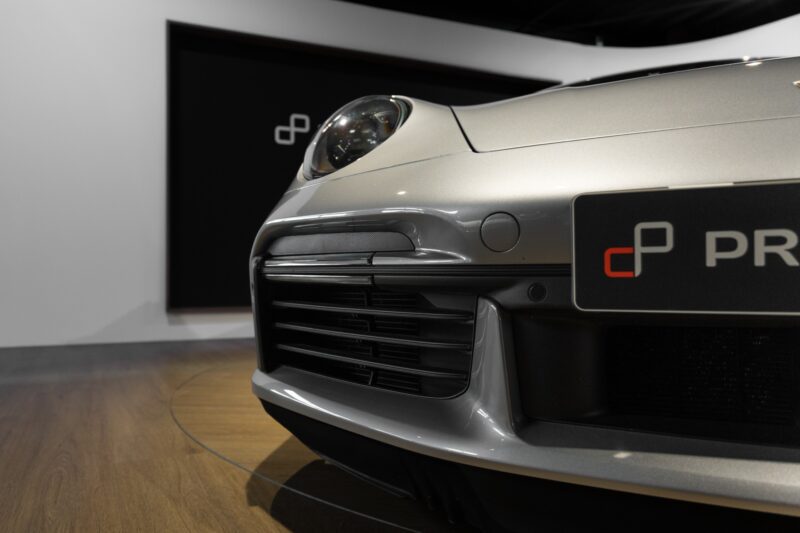 Carrosserie – PORSCHE – 992 Turbo S Cabriolet – 2020 – Gris Argent Gt – 31 900 km – 650 ch – Flat 6 bi-turbo – Transmission : Séquentielle – Origine Allemagne  – Privaty Cars – Recherche personnalisée de voitures de sport d’occasion près de Poitiers