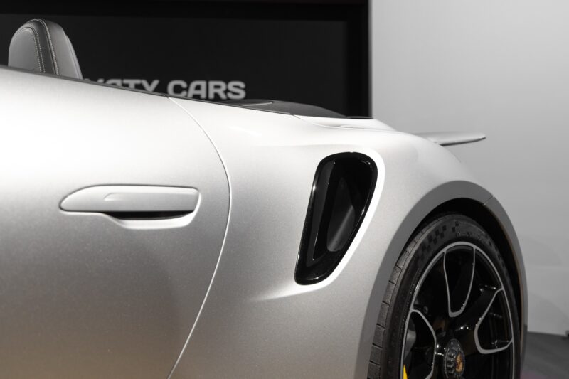 Carrosserie – PORSCHE – 992 Turbo S Cabriolet – 2020 – Gris Argent Gt – 31 900 km – 650 ch – Flat 6 bi-turbo – Transmission : Séquentielle – Origine Allemagne  – Privaty Cars – Expertise et vente de modèles Super Sport dans l’Ouest de la France