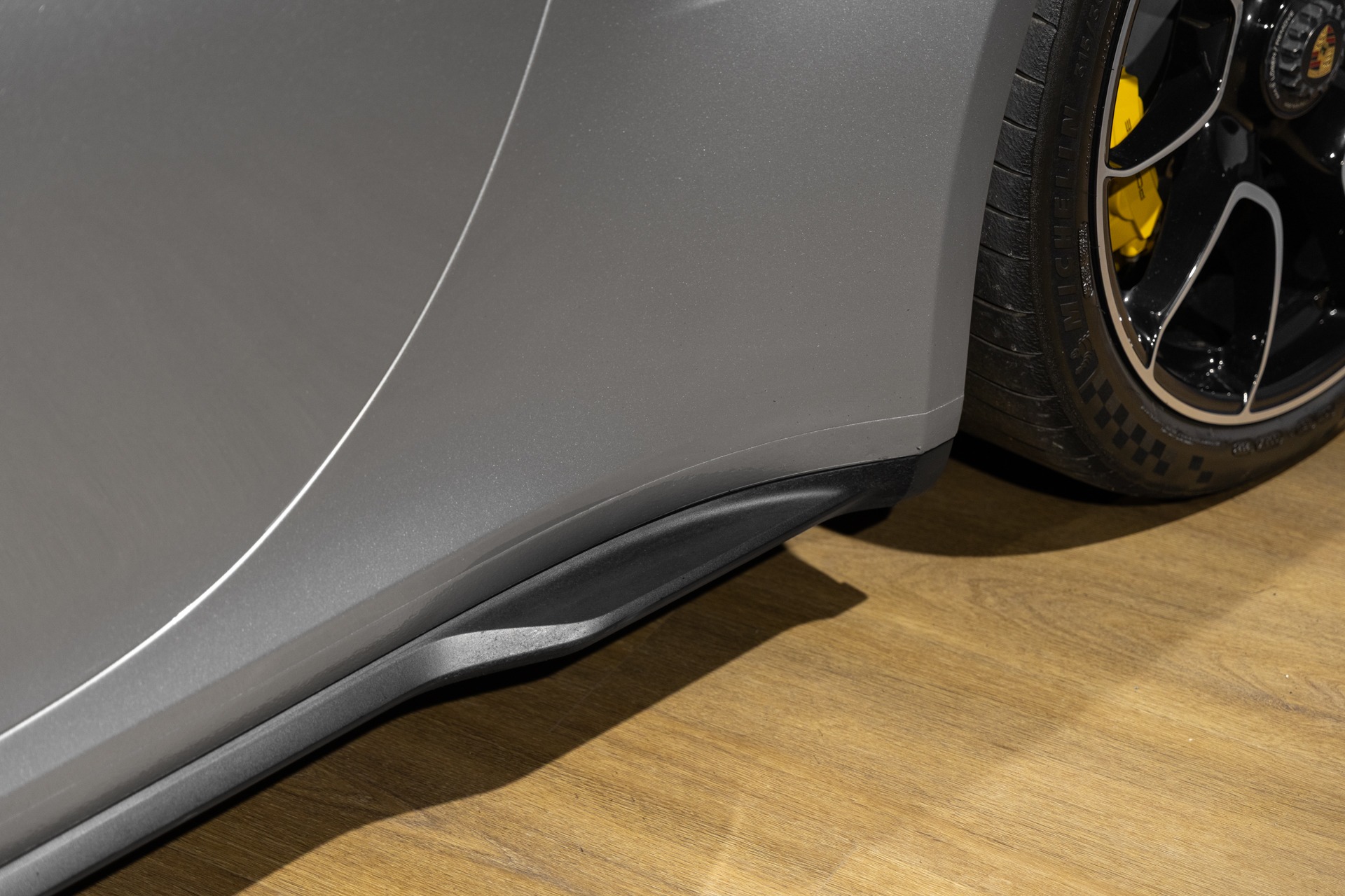 Carrosserie – PORSCHE – 992 Turbo S Cabriolet – 2020 – Gris Argent Gt – 31 900 km – 650 ch – Flat 6 bi-turbo – Transmission : Séquentielle – Origine Allemagne  – Privaty Cars – Showroom de voitures de sport haut de gamme à La Rochelle