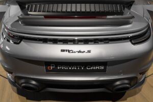Carrosserie – PORSCHE – 992 Turbo S Cabriolet – 2020 – Gris Argent Gt – 31 900 km – 650 ch – Flat 6 bi-turbo – Transmission : Séquentielle – Origine Allemagne  – Privaty Cars – Chasseur de voitures de sport sur mesure en Nouvelle-Aquitaine