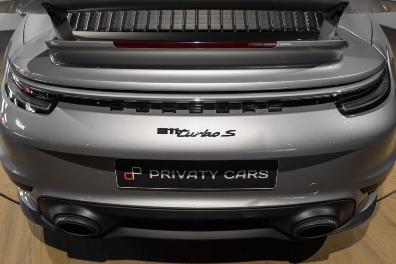 Carrosserie – PORSCHE – 992 Turbo S Cabriolet – 2020 – Gris Argent Gt – 31 900 km – 650 ch – Flat 6 bi-turbo – Transmission : Séquentielle – Origine Allemagne  – Privaty Cars – Chasseur de voitures de sport sur mesure en Nouvelle-Aquitaine