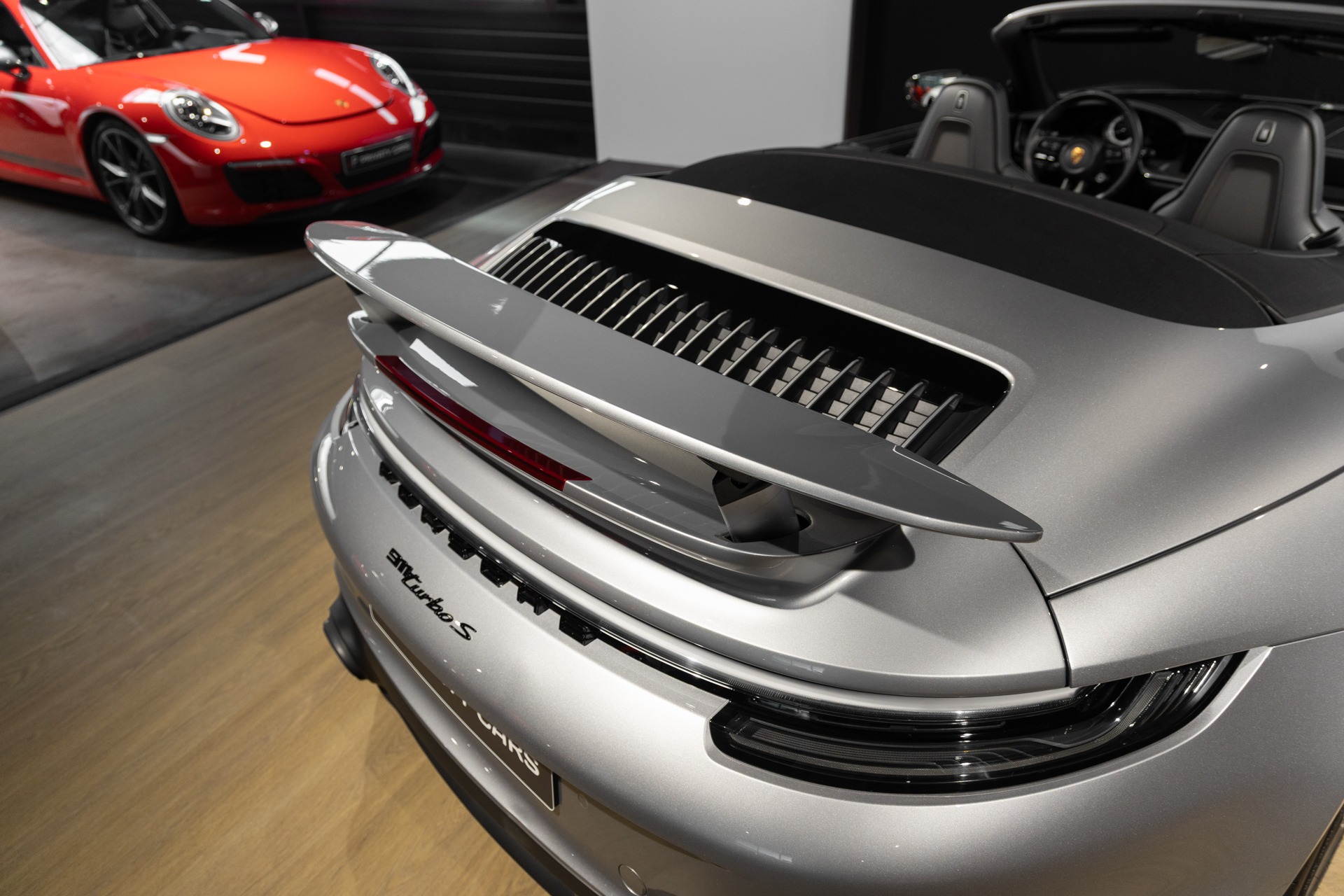 Carrosserie – PORSCHE – 992 Turbo S Cabriolet – 2020 – Gris Argent Gt – 31 900 km – 650 ch – Flat 6 bi-turbo – Transmission : Séquentielle – Origine Allemagne  – Privaty Cars – Vente de voitures de prestige d’occasion proche de Nantes