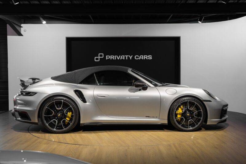 Extérieur – PORSCHE – 992 Turbo S Cabriolet – 2020 – Gris Argent Gt – 31 900 km – 650 ch – Flat 6 bi-turbo – Transmission : Séquentielle – Origine Allemagne  – Privaty Cars – Rachat cash de voitures de sport d’occasion dans l’Ouest de la France