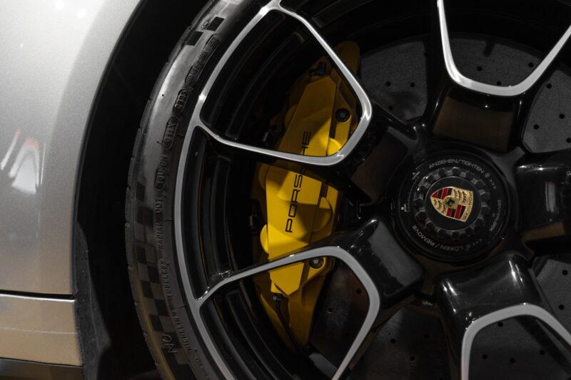 Jantes – PORSCHE – 992 Turbo S Cabriolet – 2020 – Gris Argent Gt – 31 900 km – 650 ch – Flat 6 bi-turbo – Transmission : Séquentielle – Origine Allemagne  – Privaty Cars – Spécialiste PORSCHE d’occasion proche de Bordeaux