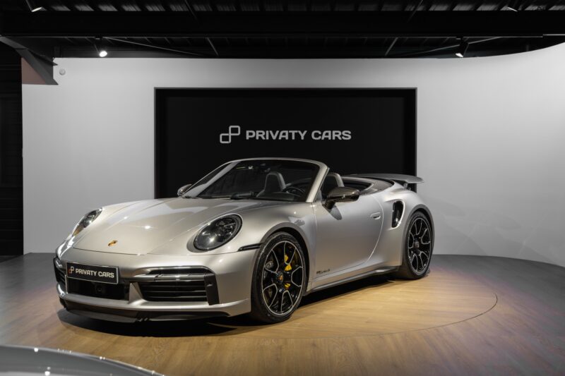 À vendre – PORSCHE – 992 Turbo S Cabriolet – 2020 – Gris Argent Gt – 31 900 km – 650 ch – Flat 6 bi-turbo – Transmission : Séquentielle – Photo principale – Origine Allemagne  – Privaty Cars – Rachat de Porsche et Ferrari d’occasion en Nouvelle-Aquitaine